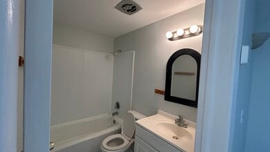 4445 Evans Ave, Unit DUPLEX in New Port Richey, FL - Foto de edificio - Building Photo