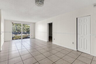 6701 NW 169th St in Hialeah, FL - Building Photo - Building Photo