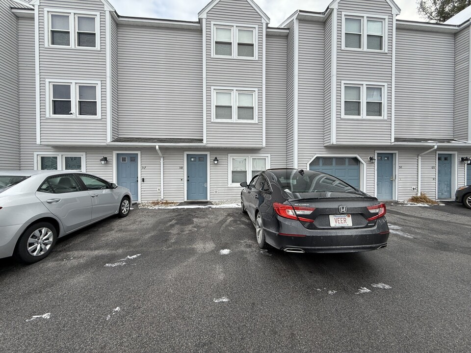 1431 Pawtucket Blvd in Lowell, MA - Building Photo