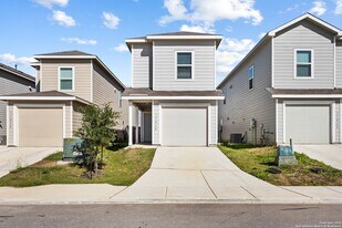 11058 Tree Line in San Antonio, TX - Building Photo