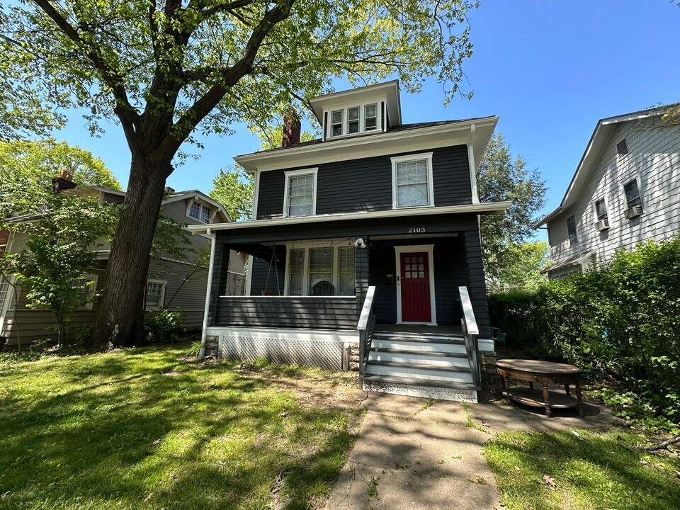 2103 Summit St in Columbus, OH - Building Photo