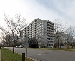 Park Terrace in Vaughan, ON - Building Photo