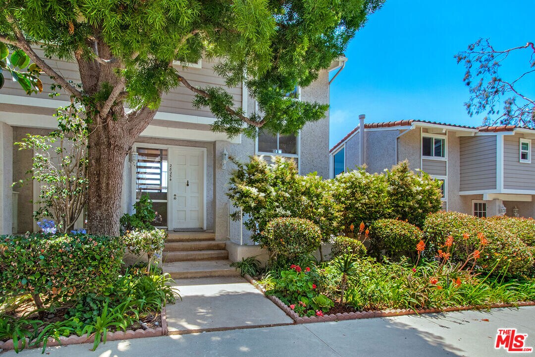 28254 Rey De Copas Ln in Malibu, CA - Building Photo