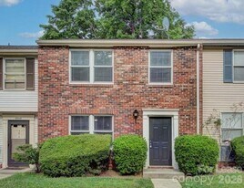 7618 Holly Grove Ct in Charlotte, NC - Building Photo