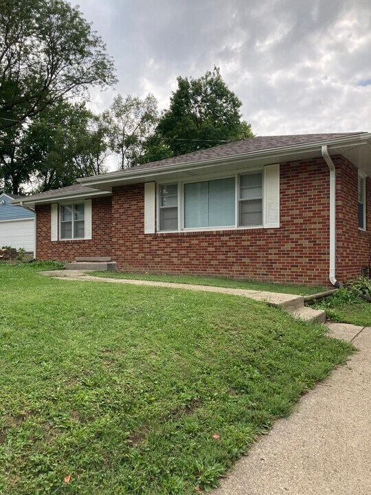 4124 Lower Beaver Rd in Des Moines, IA - Building Photo