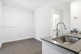 541 NW 33rd St, Unit 4 in Miami, FL - Building Photo - Building Photo