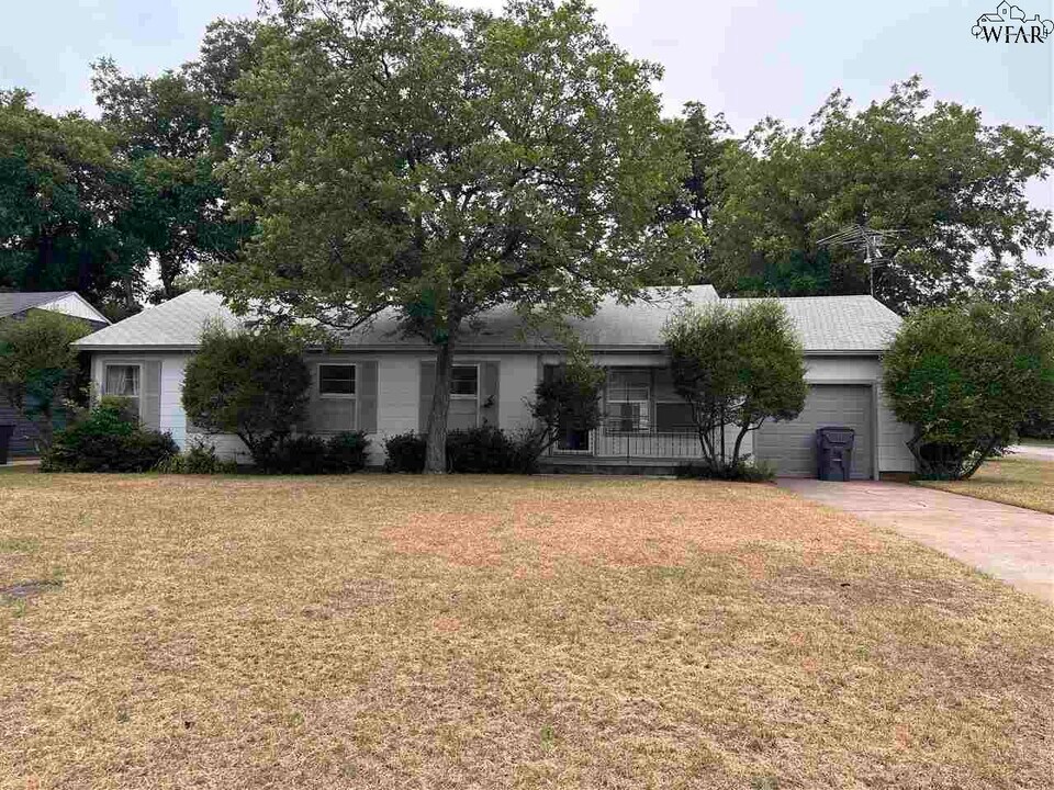 3400 Barrett Pl in Wichita Falls, TX - Building Photo