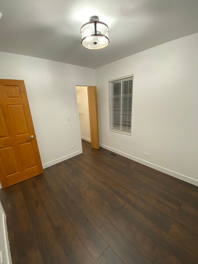 6551 W Roscoe St Rentals in Chicago, IL