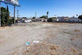 Dean's Place in Los Angeles, CA - Building Photo - Building Photo