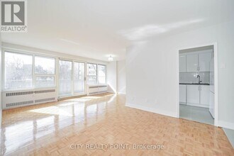 10 Shallmar Blvd in Toronto, ON - Building Photo - Building Photo