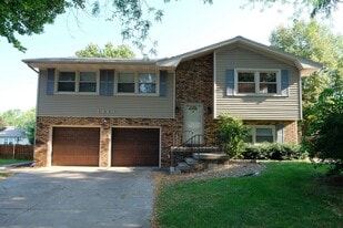 1418 Hanson Dr in Normal, IL - Building Photo