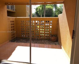 9711 Fontainebleau Blvd in Miami, FL - Building Photo - Building Photo