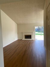 7158 Predial Way in Sacramento, CA - Building Photo - Building Photo