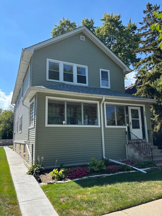 property at 2008 Lake St