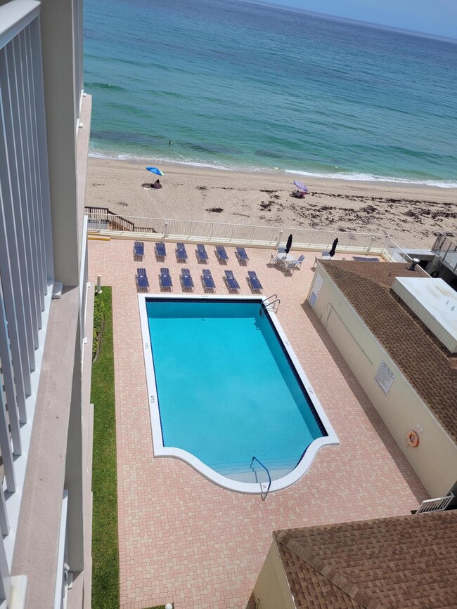 3540 S Ocean Blvd in South Palm Beach, FL - Building Photo - Building Photo