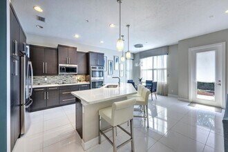 1932 Juno Landing Ln in North Palm Beach, FL - Foto de edificio - Building Photo