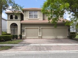 4421 Seneca Ave in Weston, FL - Building Photo