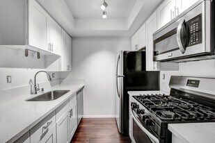 Franklin Place in Los Angeles, CA - Building Photo