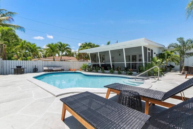 2407 NE 33rd Ave in Fort Lauderdale, FL - Building Photo - Building Photo