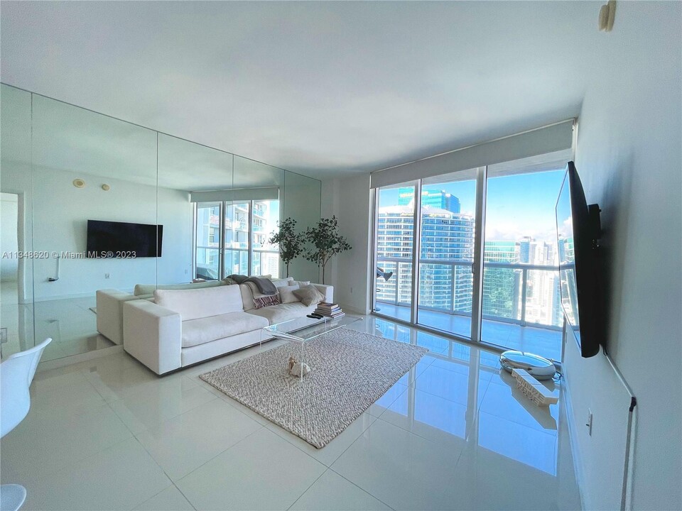 475 Brickell Ave, Unit 4812 in Miami, FL - Building Photo