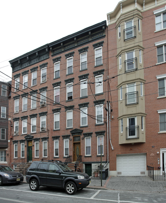 607 Grand St in Hoboken, NJ - Building Photo - Building Photo