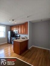 5037 N Harding Ave, Unit 3 in Chicago, IL - Building Photo - Building Photo