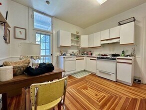 305 Cabot St in Newton, MA - Building Photo - Building Photo