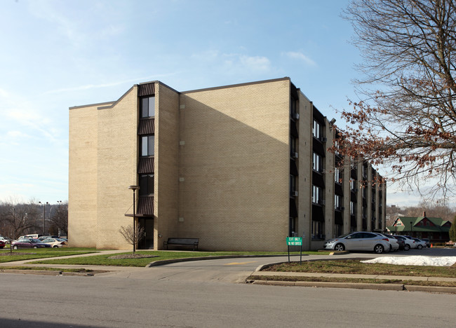 Riverside Apartments in New Castle, PA - Building Photo - Building Photo