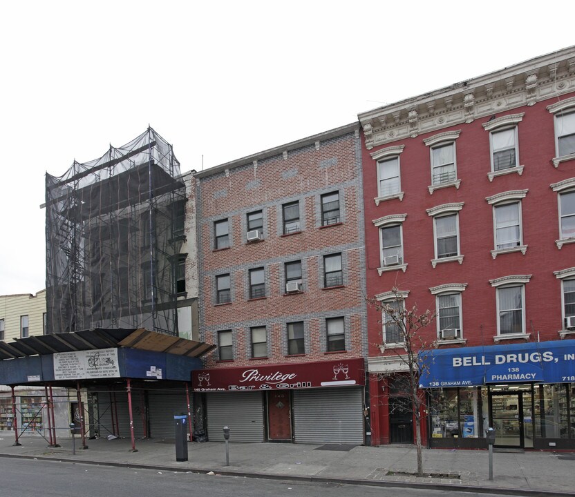 140 Graham Ave in Brooklyn, NY - Building Photo