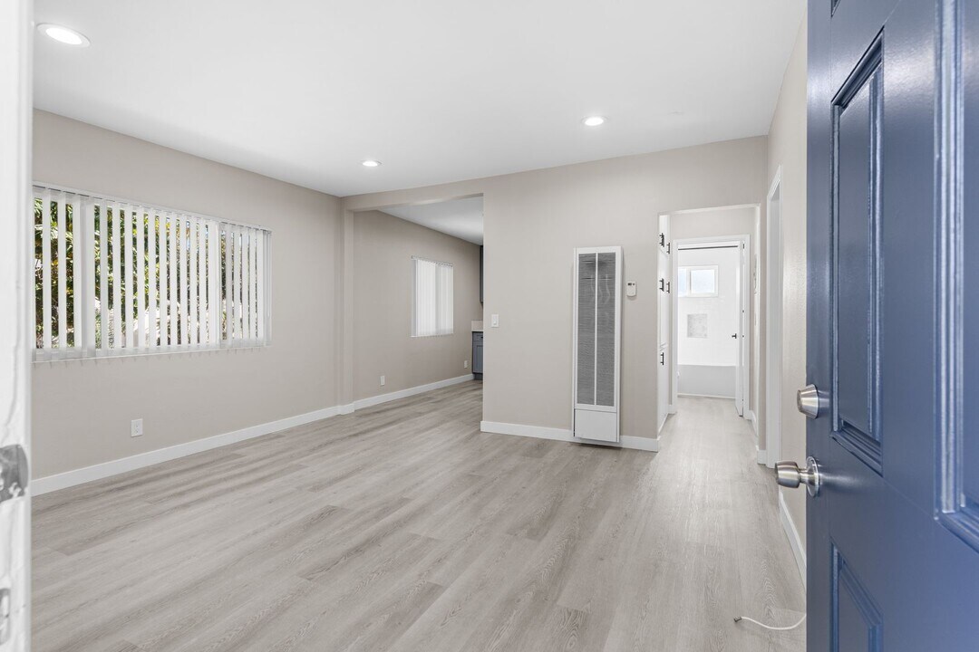 113 S Lillie Ave in Fullerton, CA - Foto de edificio