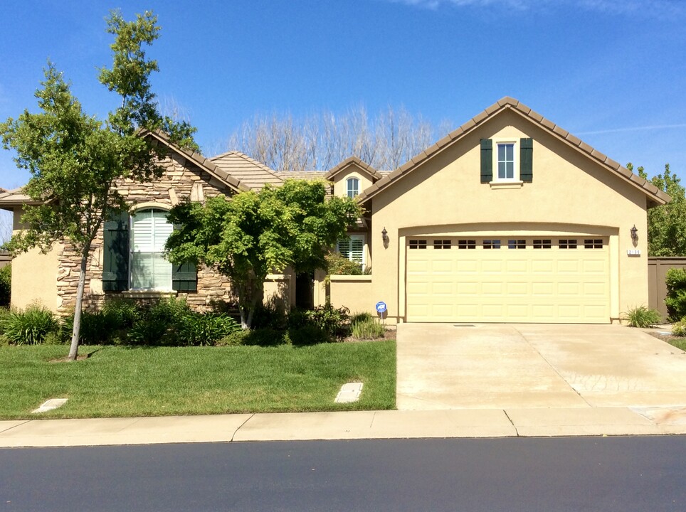 2136 Beckett Dr in El Dorado Hills, CA - Foto de edificio