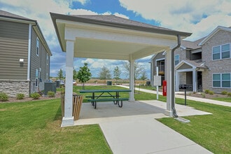 Carver Ridge Apartments in Hutto, TX - Foto de edificio - Building Photo