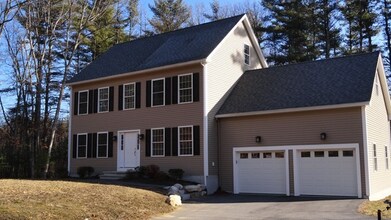 22 W Shore Park Rd in Kingston, NH - Foto de edificio - Building Photo