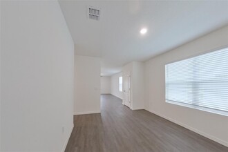 31961 Katelin Cir in Leesburg, FL - Building Photo - Building Photo