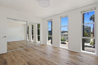1241 9th St, Unit 5 in Santa Monica, CA - Foto de edificio - Building Photo