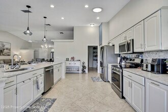 2368 Fairskies Dr in Spring Hill, FL - Building Photo - Building Photo