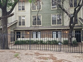 9611 Walnut St in Dallas, TX - Building Photo - Building Photo