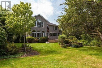 3242 Shelburne Pl in Oakville, ON - Building Photo - Building Photo