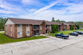 Brittany Parkside in New Berlin, WI - Foto de edificio - Building Photo