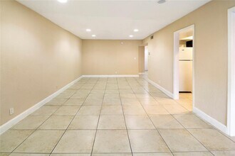 5975 NW 25th Ct in Sunrise, FL - Foto de edificio - Building Photo