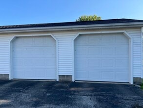 5609 1/2 Madrid Dr in Youngstown, OH - Building Photo - Building Photo