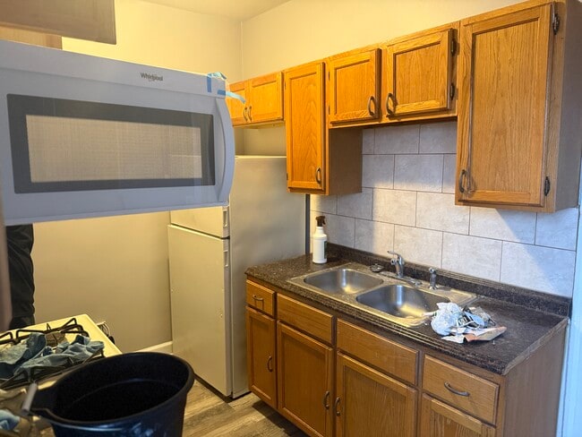 1348 W 83rd St in Chicago, IL - Foto de edificio - Building Photo