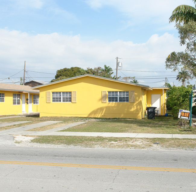 1221-1261 NW 8th St in Homestead, FL - Building Photo - Building Photo