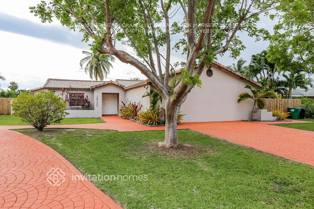 14730 SW 158th St in Miami, FL - Building Photo