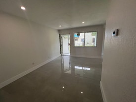 5300 NW 25th Ave in Miami, FL - Building Photo