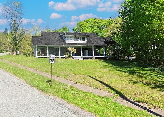 111 Orchard St in Monroe, NY - Building Photo - Building Photo