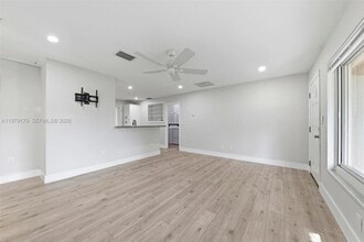 4561 SW 25th Ter in Fort Lauderdale, FL - Building Photo - Building Photo