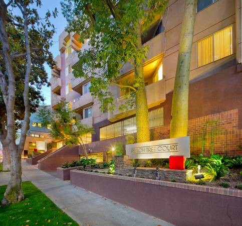 Peach Tree Court in Los Angeles, CA - Foto de edificio