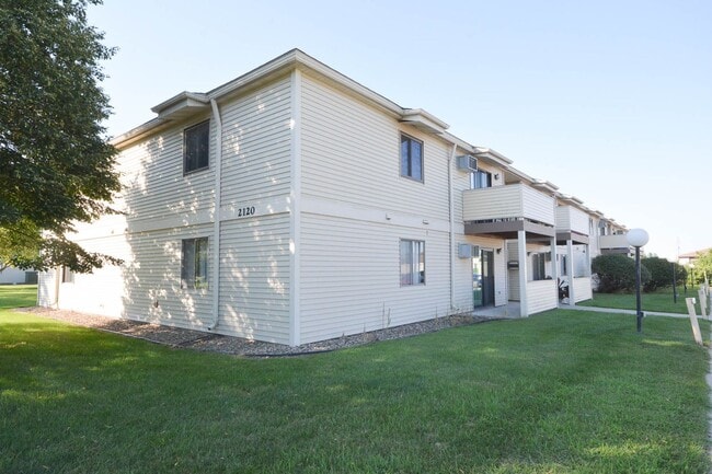property at 2120 Valleyhigh Dr NW