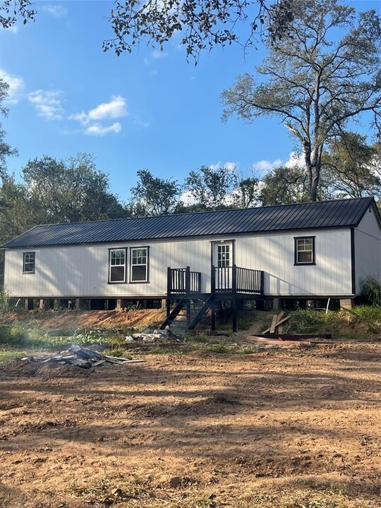 382 Falling Leaf Rd in Wharton, TX - Building Photo